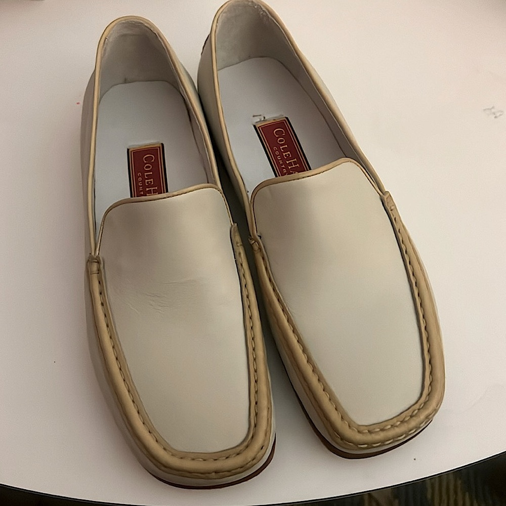 Cole Haan leather cream loafer / driving moccasin Sz 9